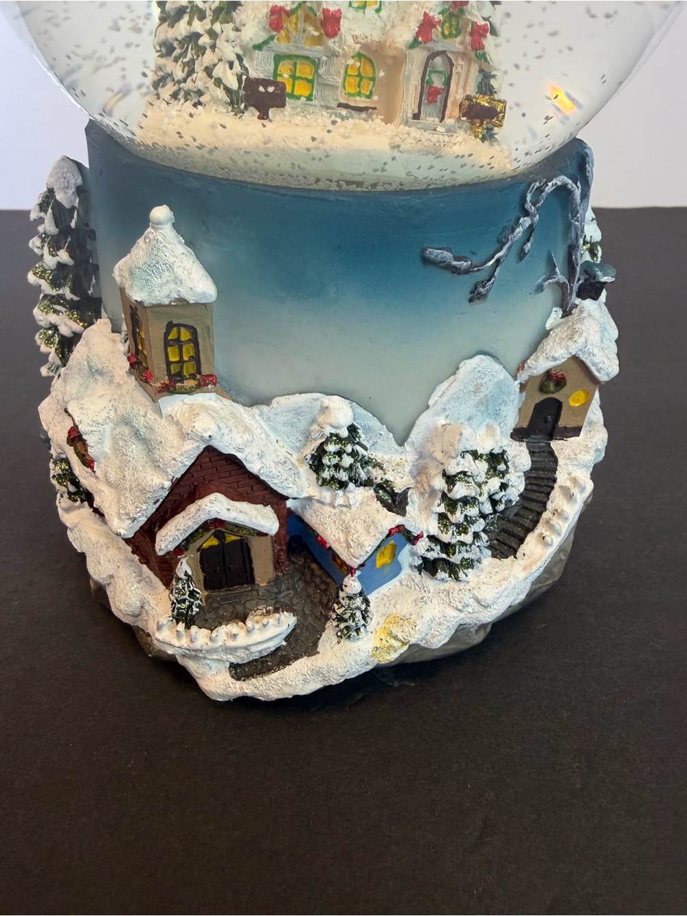 San Francisco Music Box Santa Flying Over Village Snow Globe Works! 8” No Box - Picture 3 of 12